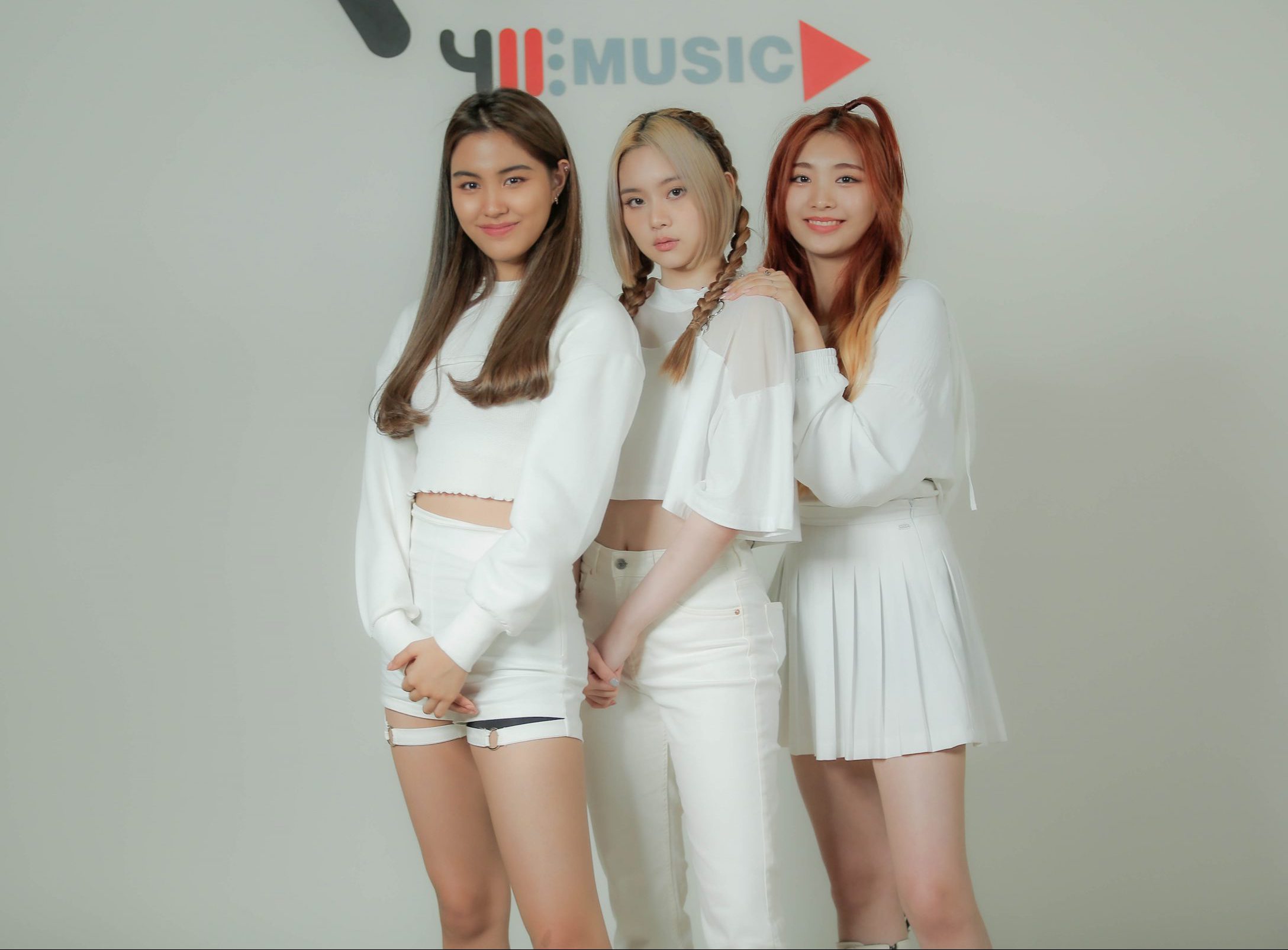 3 สาว วง AR3NA ร่วมรณรงค์สงกรานต์วิถีใหม่ ห่างไกลโควิด-19