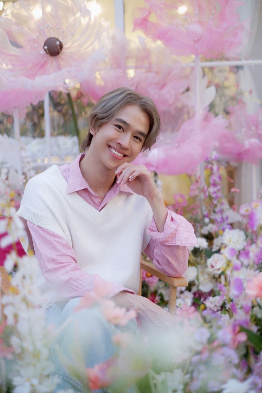 “ฟลุ้ค- ณธัช” หวานกรุบ!!! เนรมิตคาเฟ่ ธีม Garden of Love รับวาเลนไทน์  ด้วยดอกไม้จากแฟนคลับ