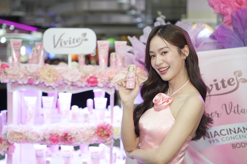 วีไวต์ จับมือ อีฟแอนด์บอย จัดงาน “Vivite x Eveandboy Time to bloom up your brightness”  เปิดตัว “พิมฐา” ฐานิดา พรีเซนเตอร์ผลิตภัณฑ์วีไวต์ โรลออน พร้อมชวนสองสาวขวัญใจแฟนเกิร์ล “หลิงหลิง-ออม” เสิร์ฟความฟินเหล่าแฟนด้อม